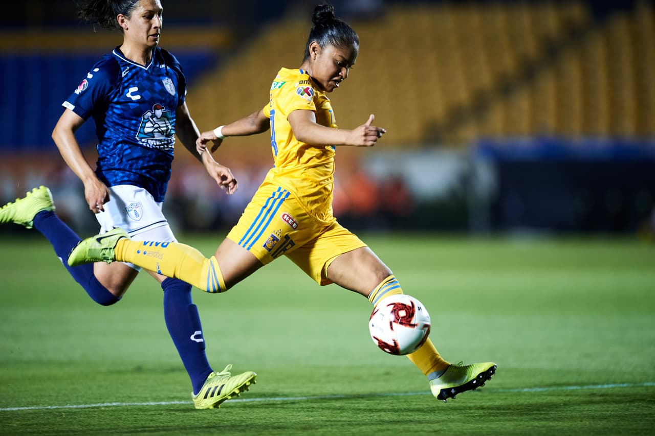 Tigres derrotó al Pachuca con doblete de StephanyMayor y uno más de Ovalle; por 'las Tuzas' descontó Viridiana Salazar. Las de Tigres ya son segundas, con un partido menos que el líder América.