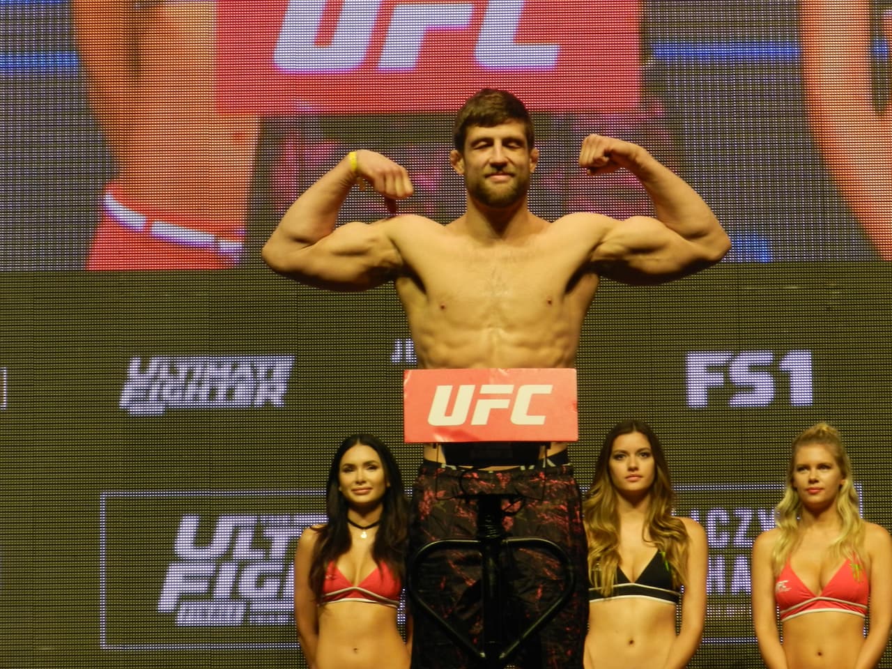 Sanchez paró la báscula en 199.5 libras