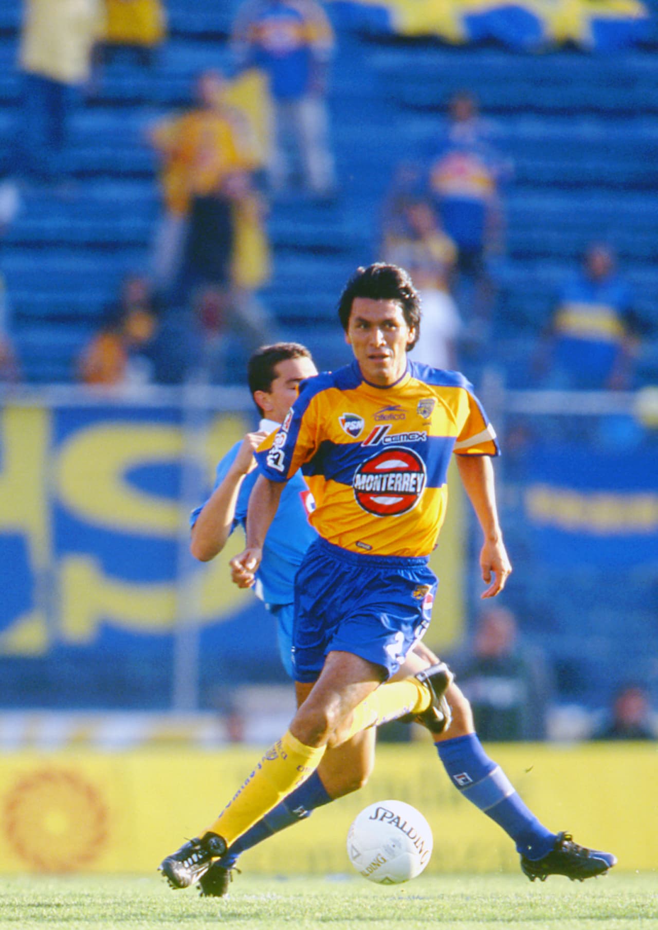 Claudio Suárez, tras su paso por Pumas y Chivas, llegó en el año 2000 como uno de los primeros grandes refuerzos de la Sinergia Deportiva, en la que ya no participaba FEMSA.