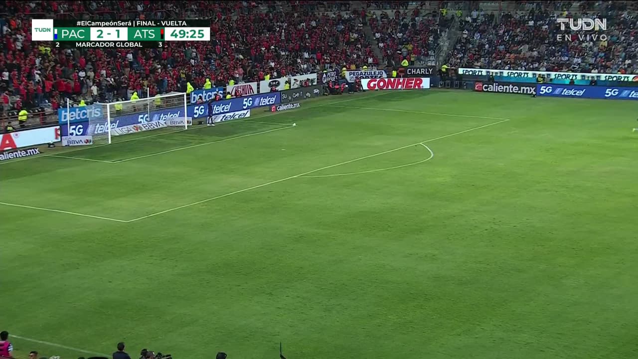 ¡TIRO ATAJADO! disparo por Avilés Hurtado.