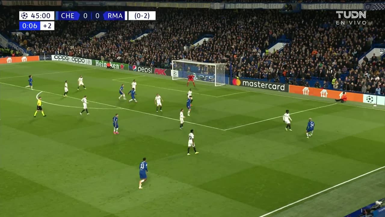 ¡TIRO ATAJADO! disparo por Marc Cucurella.