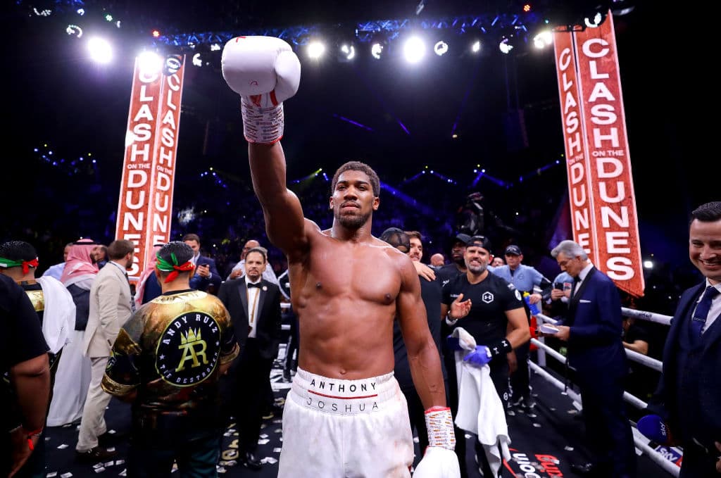 El puntaje de las tarjetas fue 118-110(x2) y 119-109. Anthony Joshua vence de manera unánime.