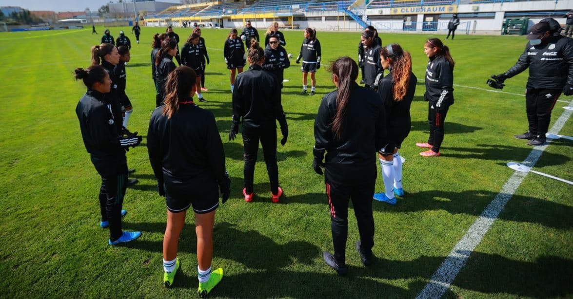 Mónica Vergara sobre gira europea: "Vamos en busca de problemas"