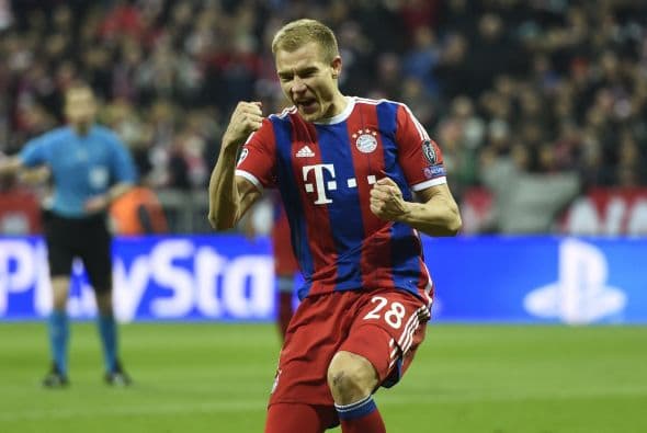 Badstuber sería el siguiente en marcar para los del Bayern Munich con un sólido tiro.