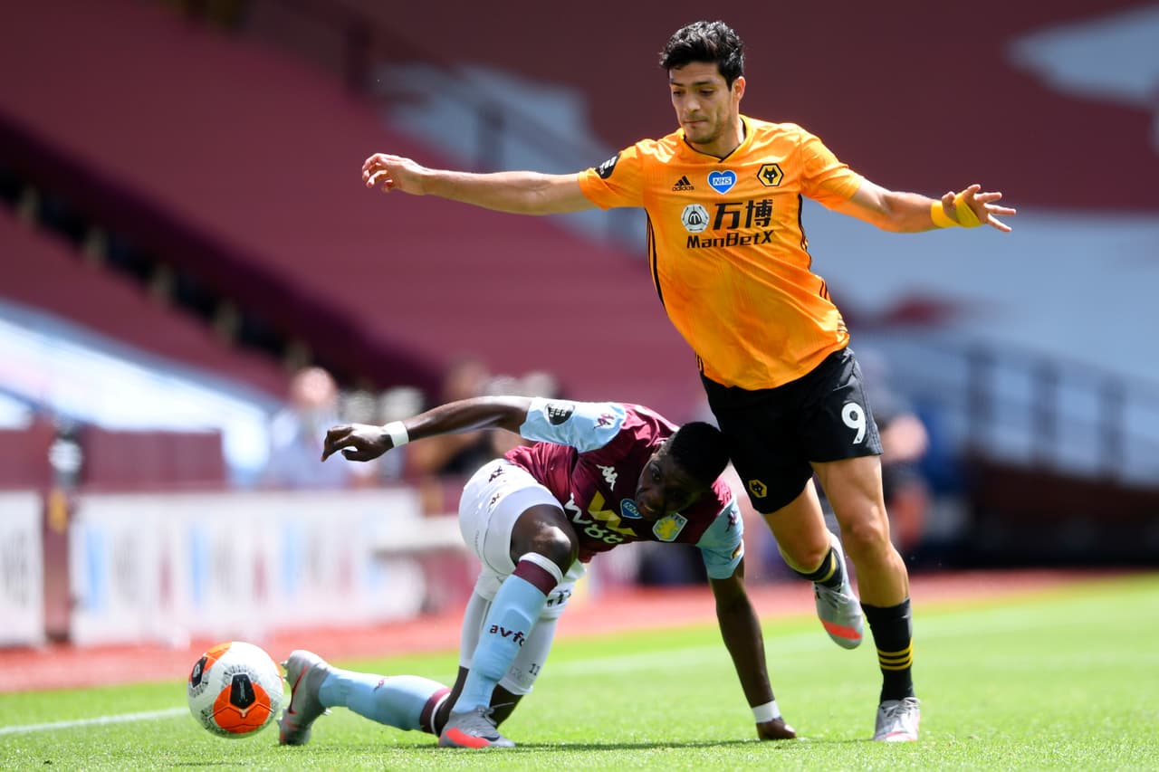 El mexicano acumula 15 goles en la presente camapaña de la Premier League.