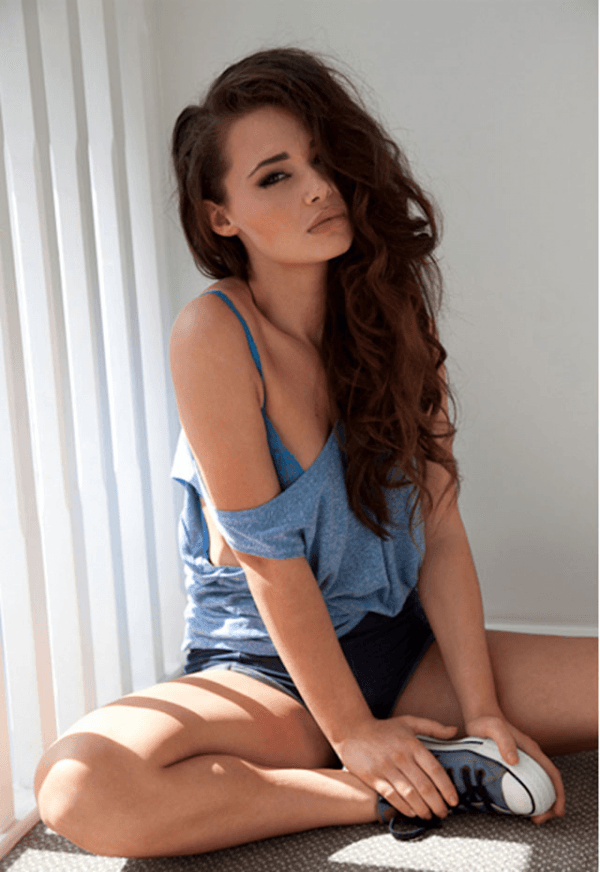 La británica que ha posado en decenas de revistas por su espectacular figura y belleza, ha declarado ser fanática del Manchester United, así que los jugadores de los Red Devils tienen una de las aficionadas más bellas del mundo.