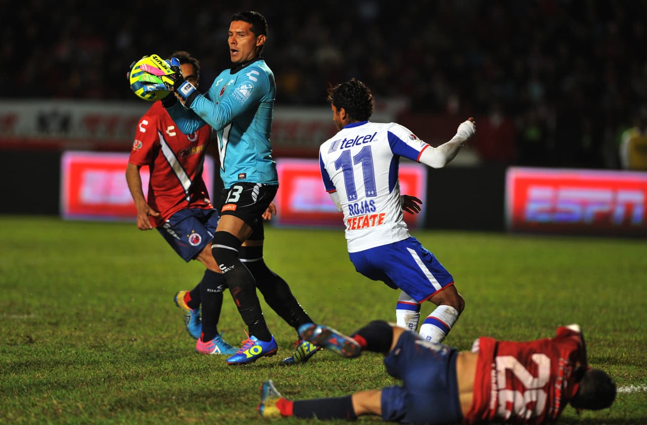 Cruz Azul vs. Veracruz, de los últimos tres partidos en los que se han enfrentado estos equipos, el equipo de los Tiburones Rojos no ha logrado vencer a La Máquina, sumando dos empates y una derrota.