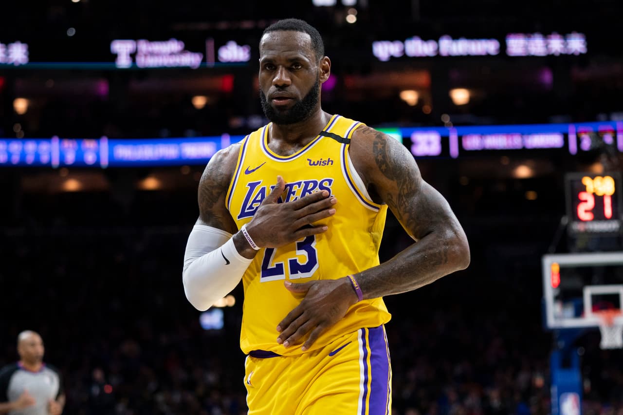 Ha sido una semana difícil para Los Angeles Lakers en el ámbito emocional, sin embargo LeBron James fue nombrado tercer en la lista de los máximos anotadores en la historia de la NBA, pasando a una leyenda de los Lakers, Kobe Bryant.