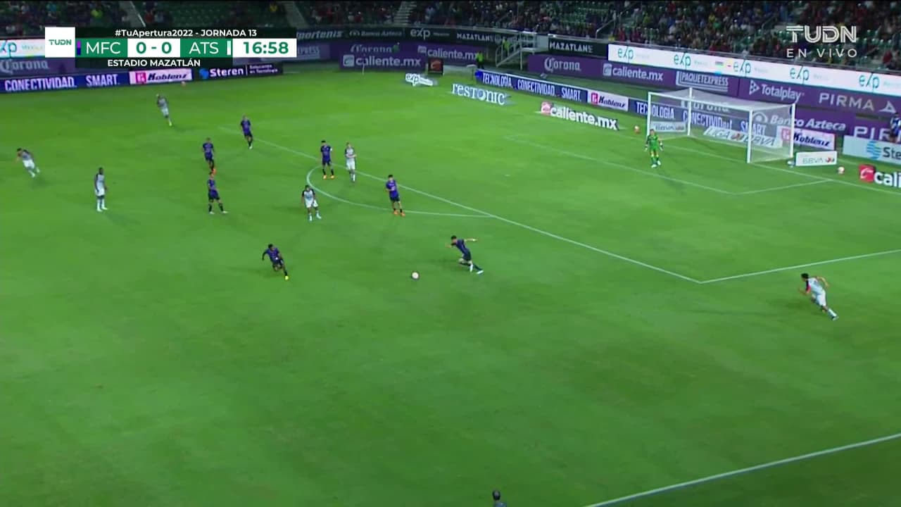 ¡TIRO ATAJADO! disparo por Brian Rubio.