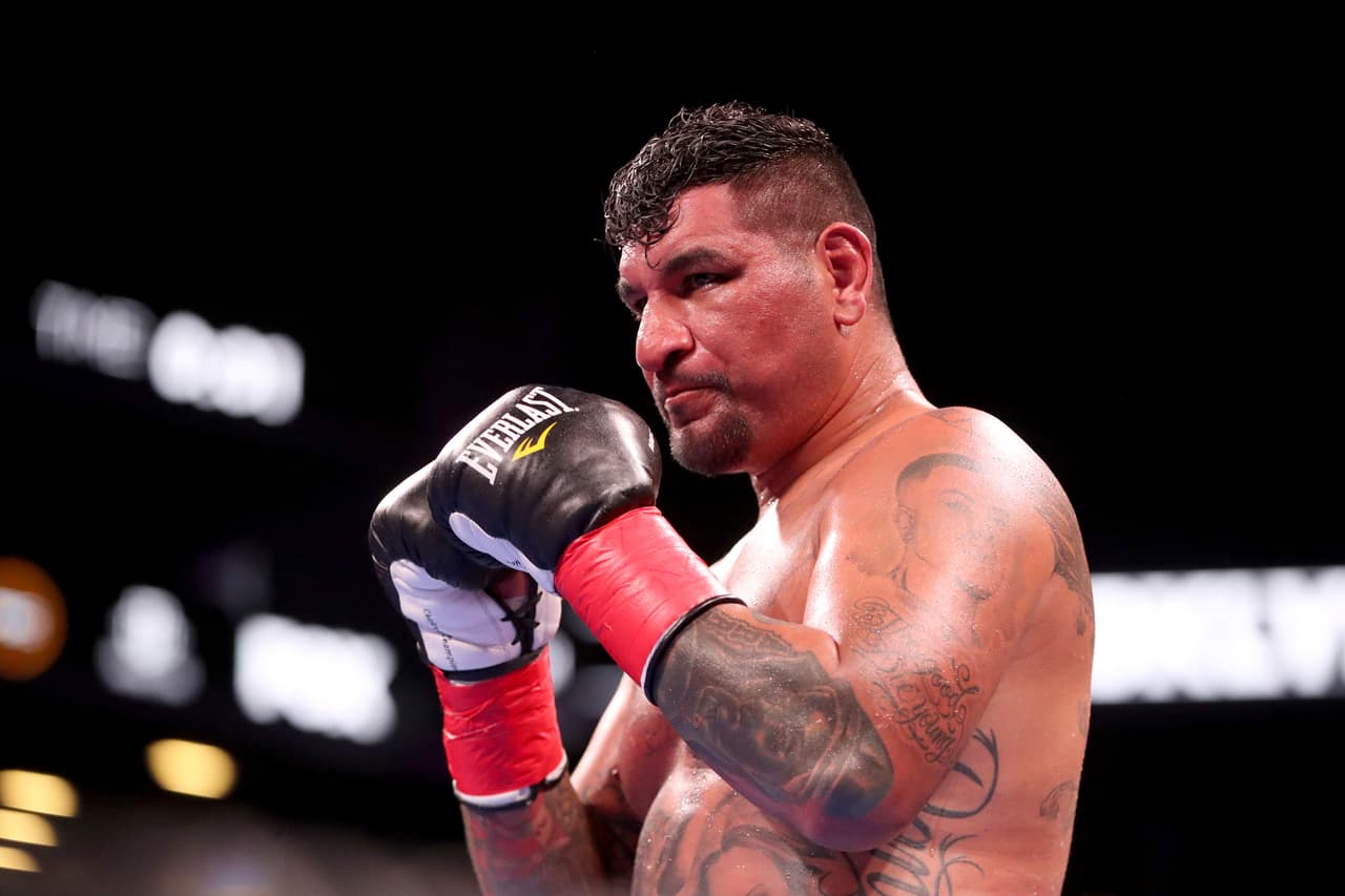 Chris Arreola, norteamericano por nacimiento de padres mexicanos, tuvo su oportunidad frente al ucraniano Vitali Klitschko, poseedor del título de la WBC. Chris ‘la Ametralladora’ Arreola batalló contra el ucraniano y desafortunadamente perdió por decisión del réferi al detener la pelea.