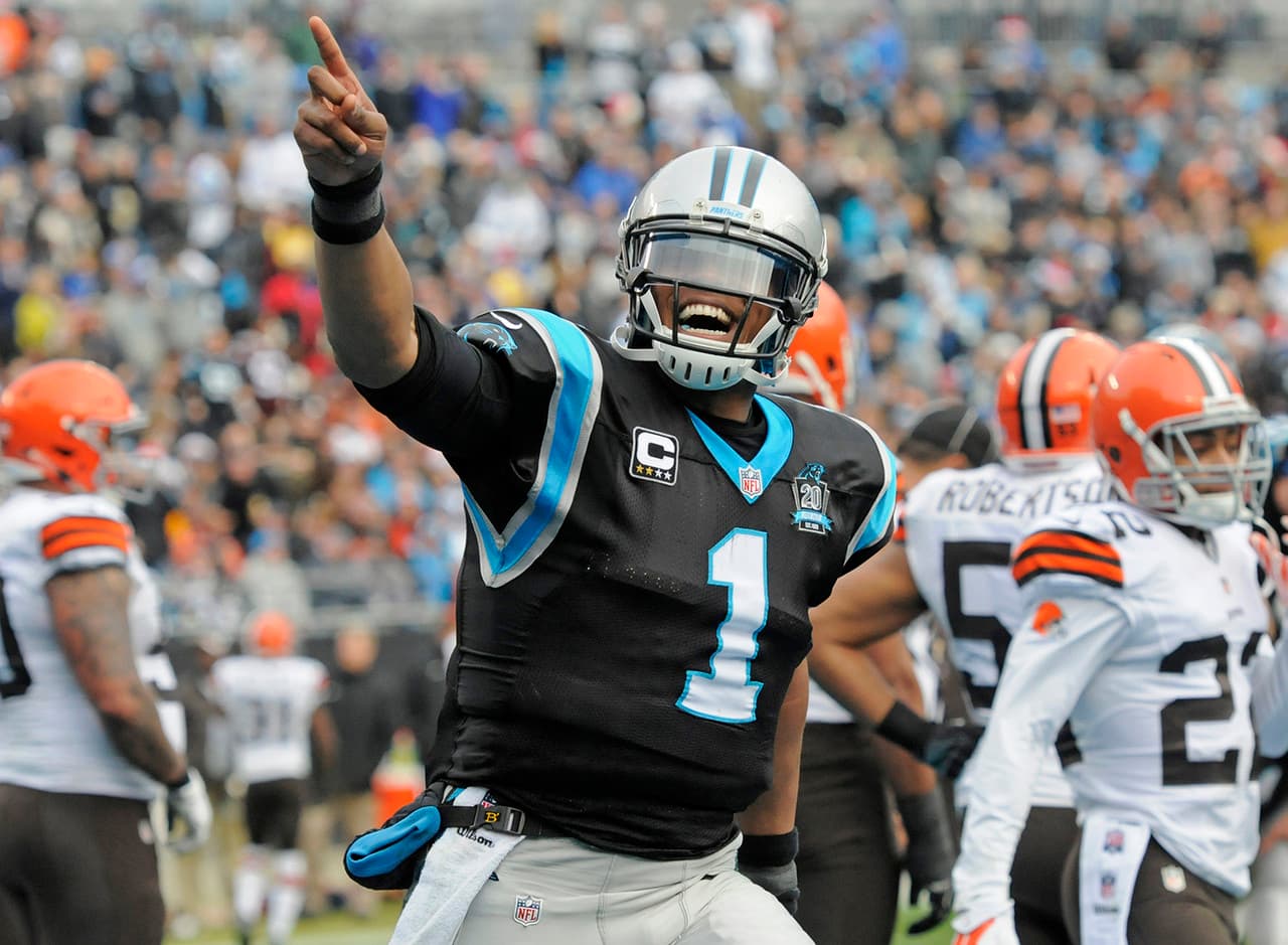 #3 CAM NEWTON, Carolina Panthers - $20,800,000. Cinco años, $103,800,000 totales con $60,000,000 garantizados (AP-NFL).