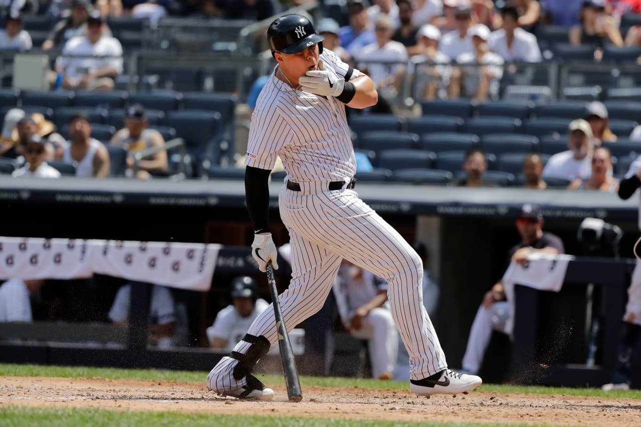 Luke Voit de los NY Yankees, recibe pelotazo en la cara