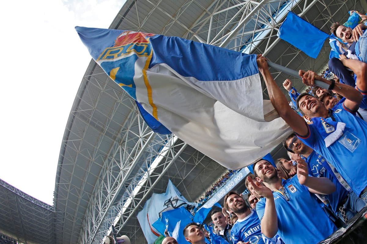 El Real Oviedo jugó por última vez en La Liga en la temporada 2000/2001, descendiendo al ocupar el puesto 18.