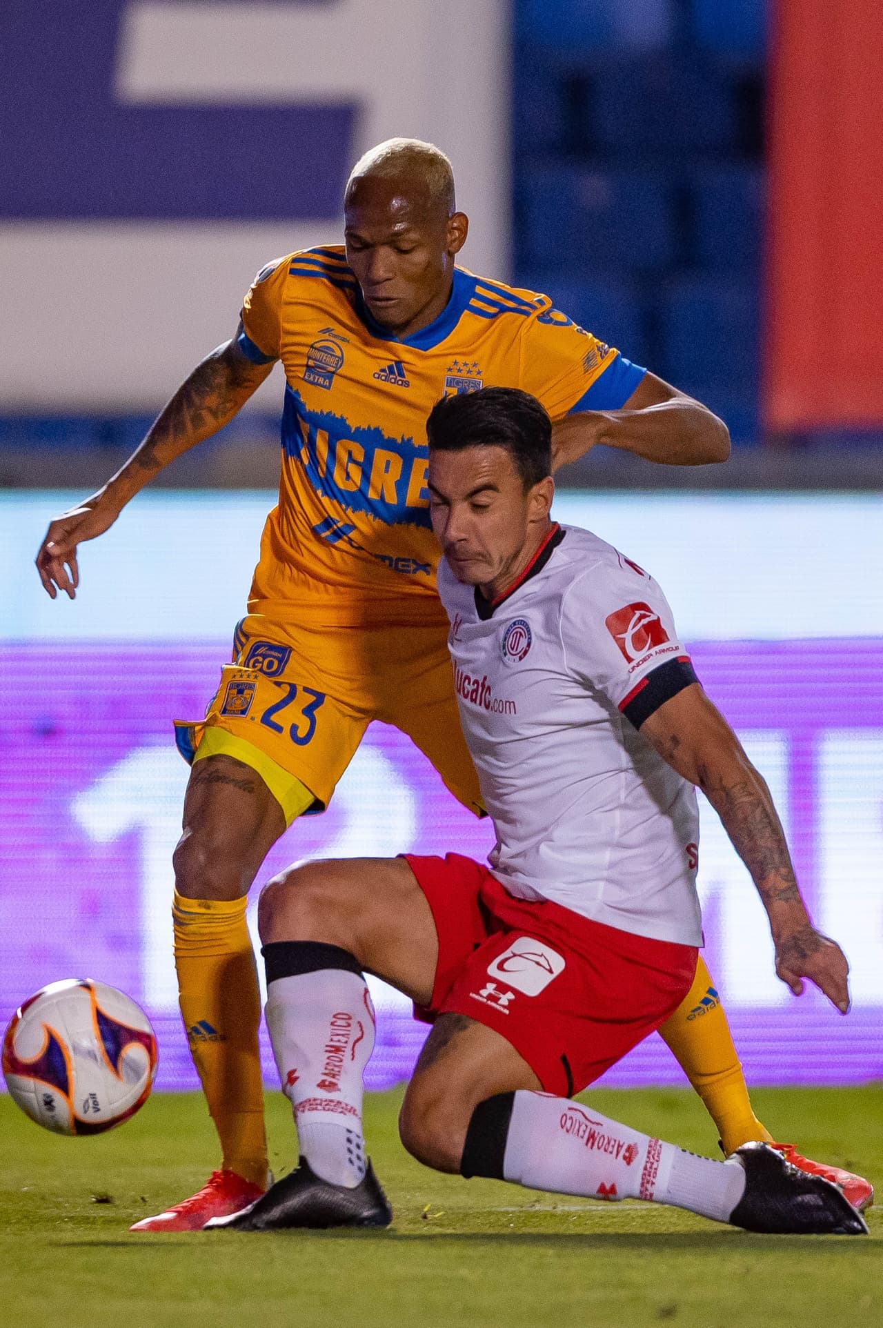 El goledor del torneo Alexis Canelo se encarga de anotar el gol que la da la victoria a Toluca 0-1 sobre Tigres. Los regios han conseguido cuatro de los últimos 12 puntos y los Diablos se suben a la segunda posición de la tabla de manera momentánea.