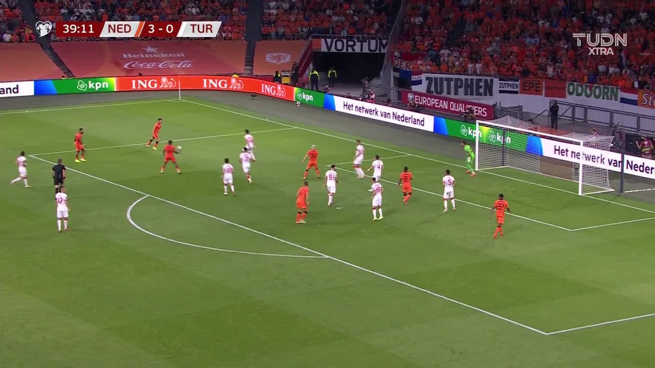 ¡TIRO ATAJADO! disparo por Steven Berghuis.