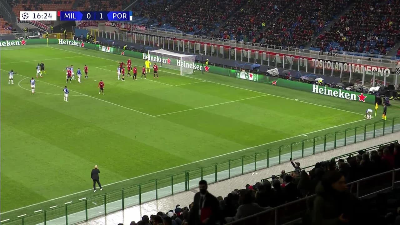 ¡TIRO ATAJADO! disparo por Marko Grujic.