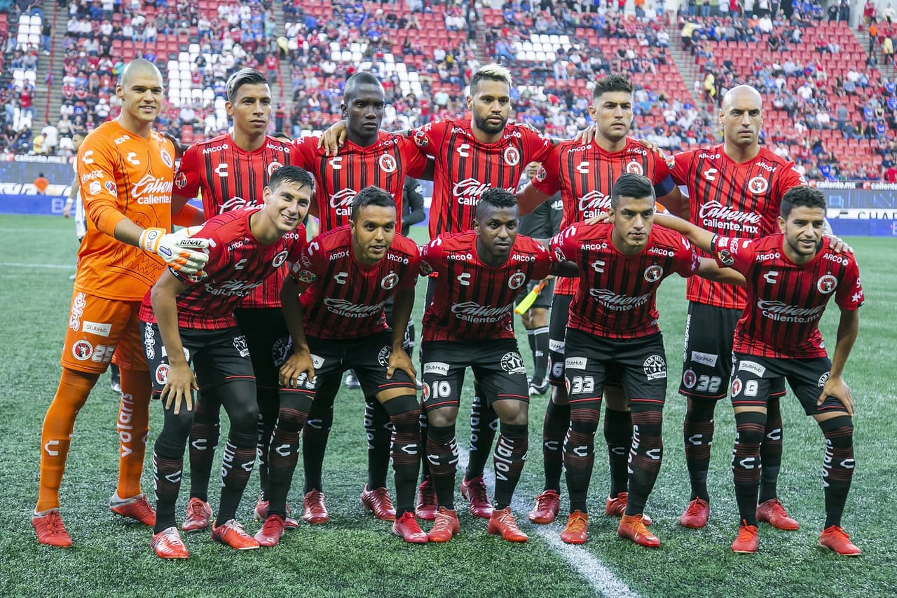 Con goles de Velázquez, Balanta y 'Cubo' Torres, Xolos remontó de último minuto para arrebatarle los tres puntos a Cruz Azul. Aguilar y Yotún anotaron para La Máquina.