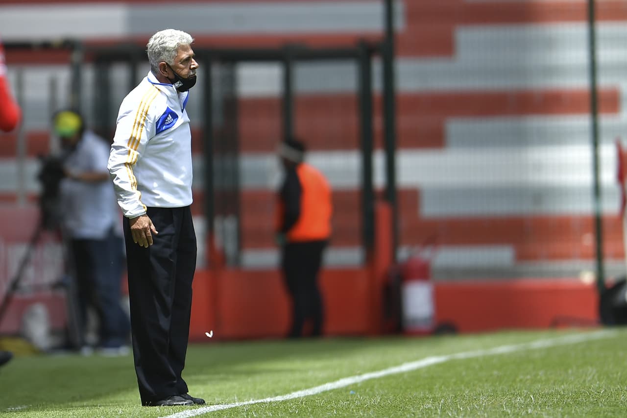 ‘Tuca’ Ferretti pide a la FIFA que analice la utilización del VAR