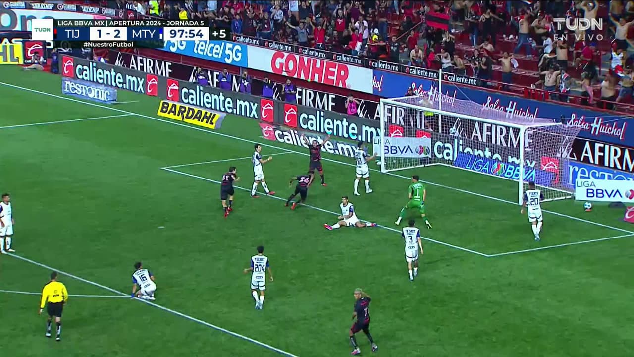 ¡GOL!  anota para Club Tijuana. Raúl Zúñiga