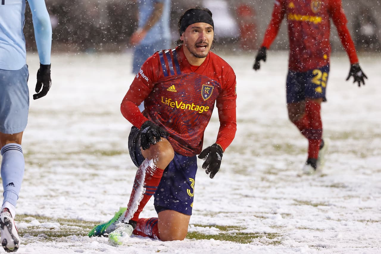 La camisa principal mantendrá los colores de siempre: rojo, con detalles en azul y amarillo.