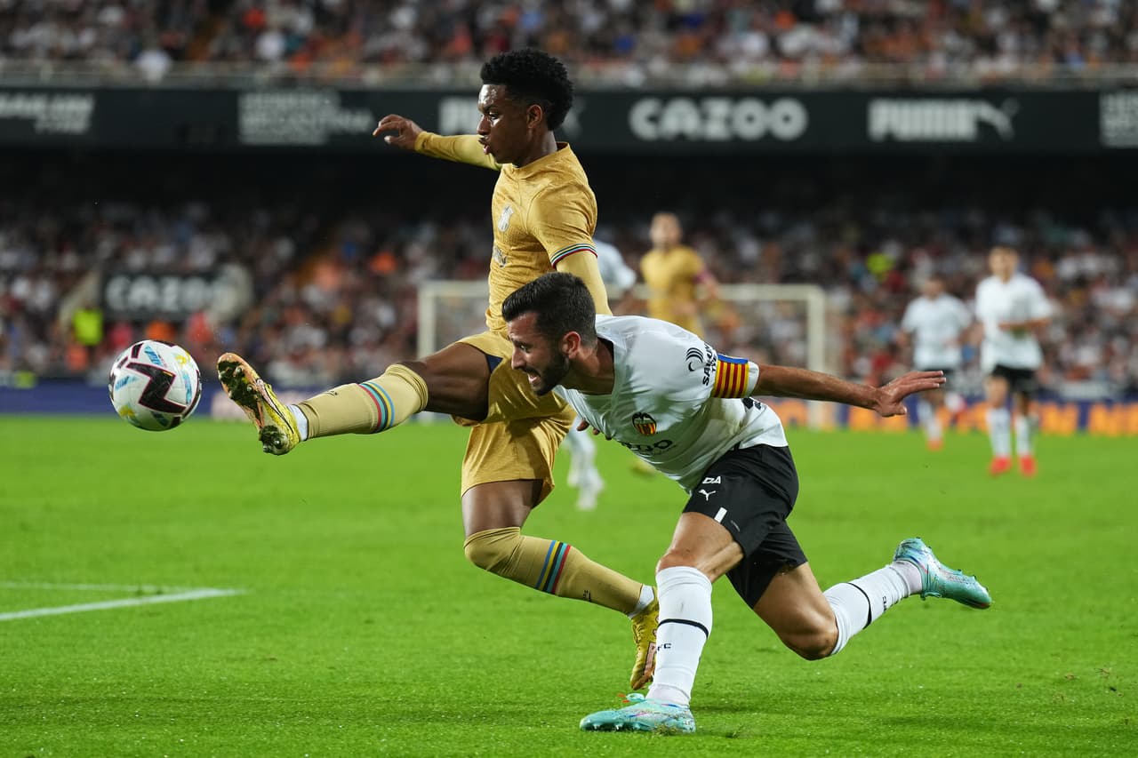 Barcelona venció de último minuto 0-1 al Valencia en Mestalla con un gol cardíaco de Robert Lewandowski; los Chés perdieron a Cavani por lesión.
