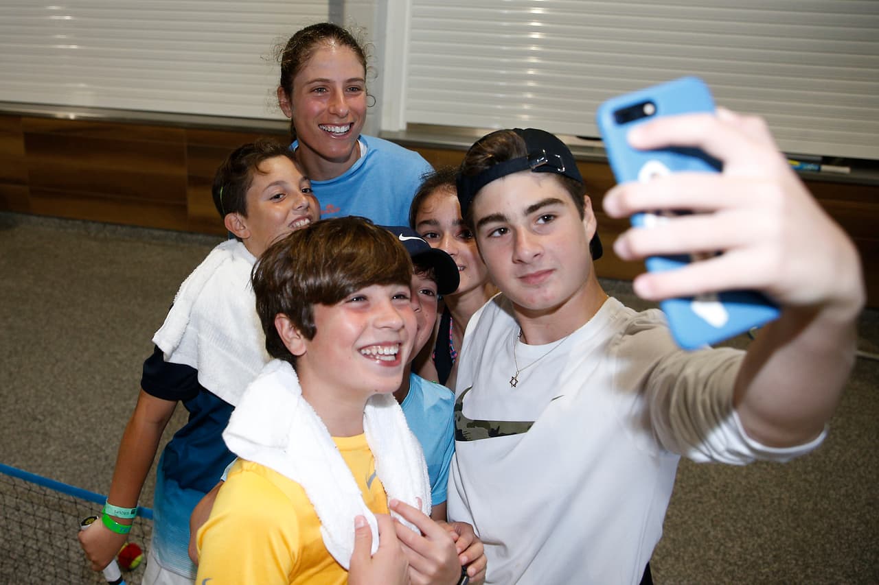 La rumana Simona Halep (2 de la clasificación WTA), la británica Johanna Konta (foto), el australiano John Millman y el estadounidense Frances Tiafoe compartieron con los niños en el Kids Day, previo al comienzo del Miami Open, segundo Masters 1.000 del calendario de tenis.