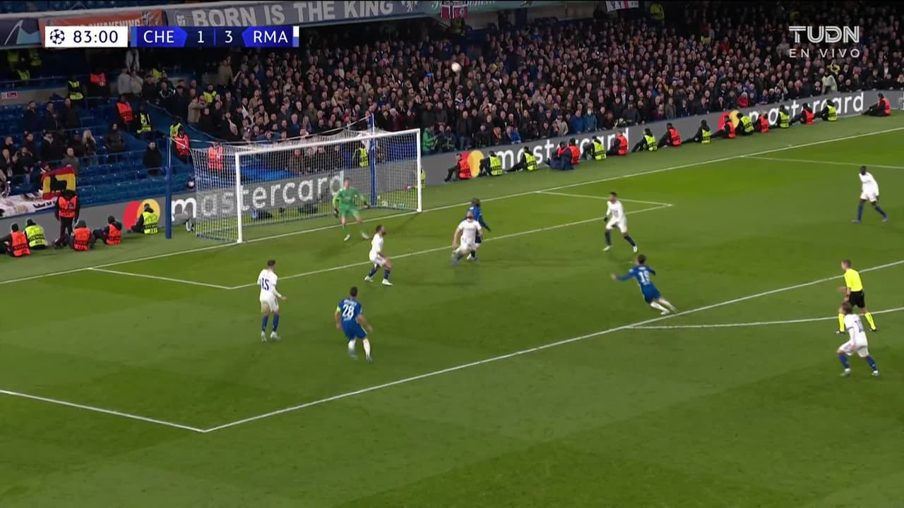 ¡TIRO ATAJADO! disparo por Reece James.