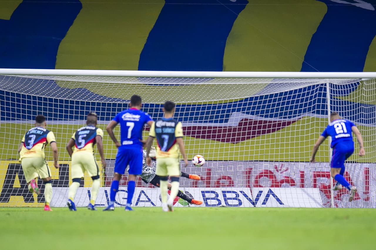 El uruguayo igualó el partido y dejó la tabla como la encontraron, con 'cementeros' como líderes y Águilas como 'escuderos'.