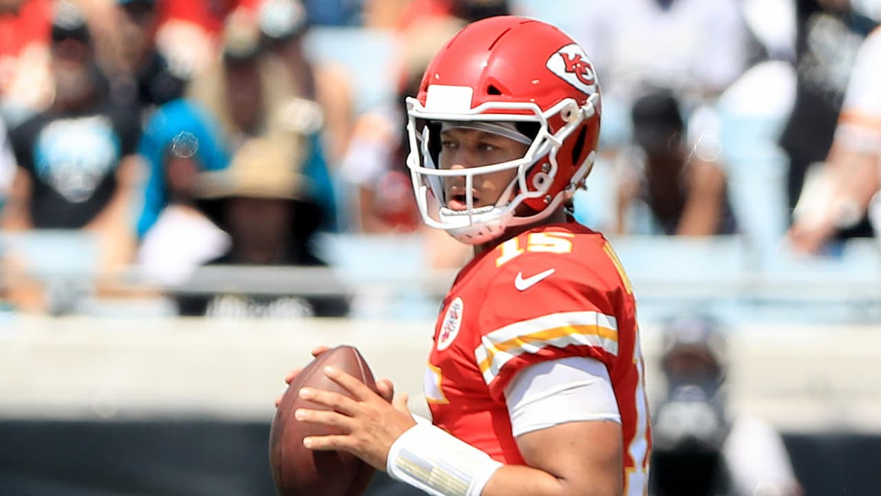 Mahomes encabeza remontada de Chiefs sobre Raiders