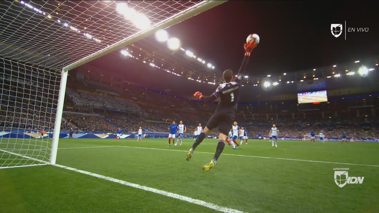 Atajadón de Halldorsson que evita el segundo de Francia