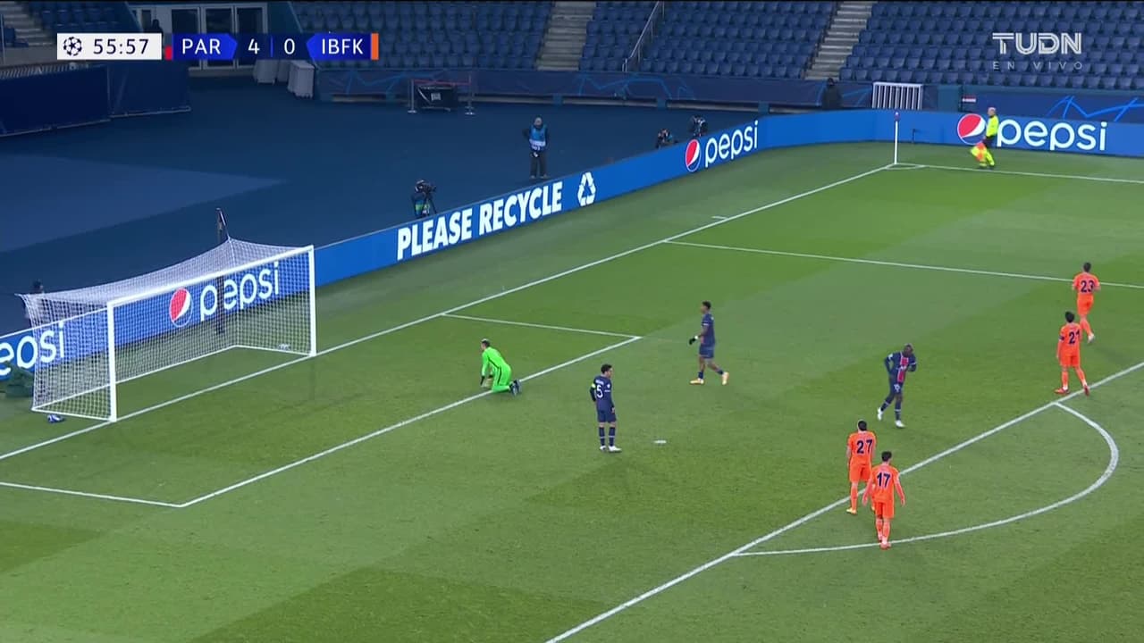 ¡TIRO ATAJADO! disparo por Mahmut Tekdemir.