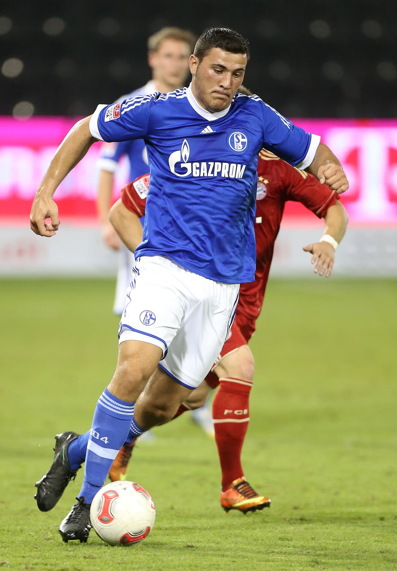 Tras jugar 94 partidos de Bundesliga en el Schalke, Kolasinac pasó al Arsenal en 2017 como agente libre.