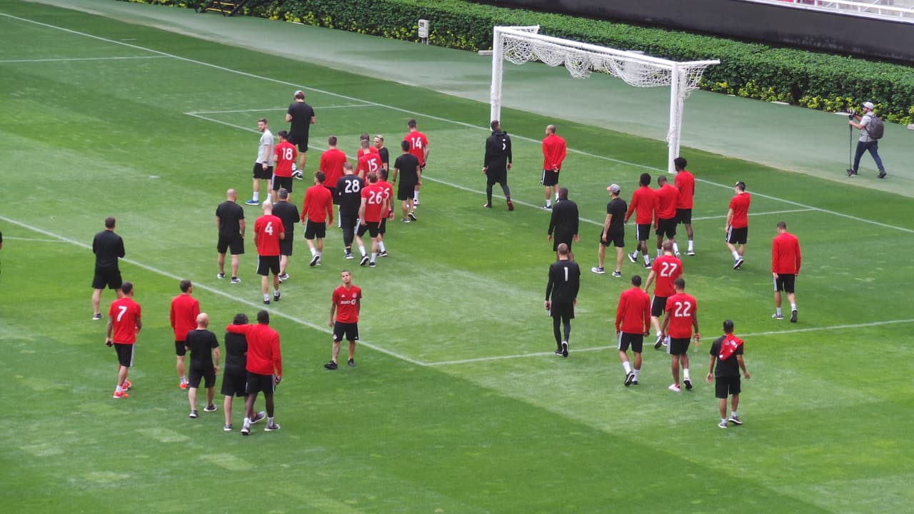 Después del 2-1 en el BMO Field, Toronto F.C. llegó hace unos días a suelo tapatío para preparar el juego de vuelta de la final de la Concacaf Liga de Campeones. Este martes, los dirigidos por Greg Vanney –pero comandados en el campo por Sebastian Giovinco y Michael Bradley– reconocieron el campo del estadio Akron.