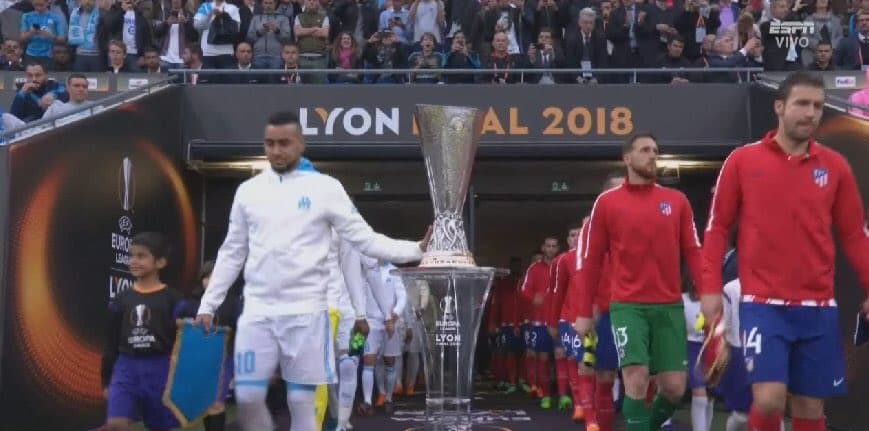 Dimitri Payet tocó la Copa antes de la final, salió lesionado en la primera parte
