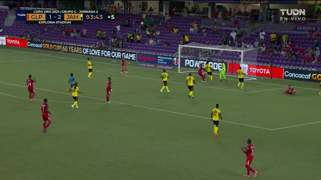 ¡TIRO ATAJADO! disparo por Andre Gray.