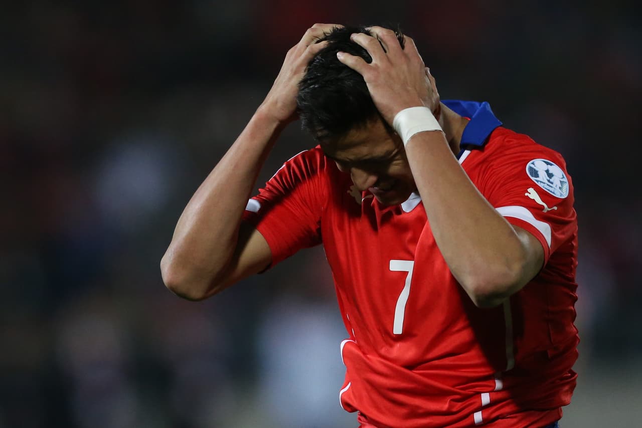 A nivel individual de los jugadores que dejaron mucho que desear o no han cumplido con lo que se esperaba de ellos tenemos a Alexis Sánchez, el delantero que tuvo una temporada goleadora con el Arsenal apenas ha logrado hacerse presente con Chile.