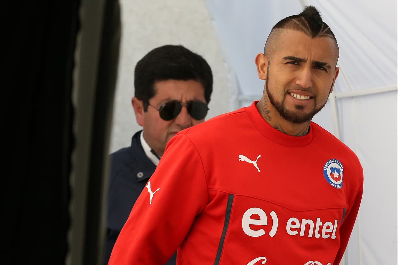 Arturo Vidal, el volante ofensivo de Chile ha brillado en la cancha como goleador y líder, pero fuera de ella ha dado la nota por su accidente automovilístico y por manejar en estado de ebriedad.