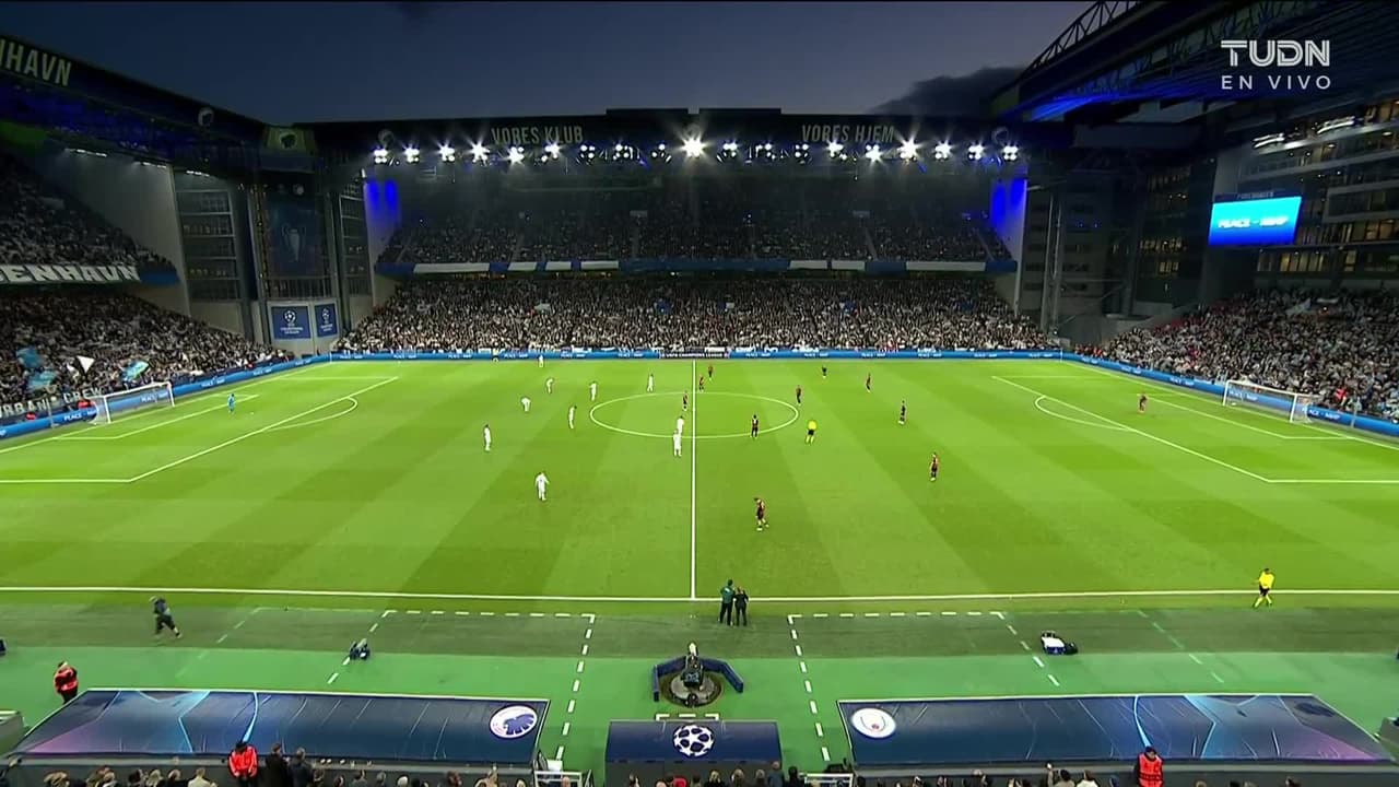 Arranca el partido y la pelota está en juego.