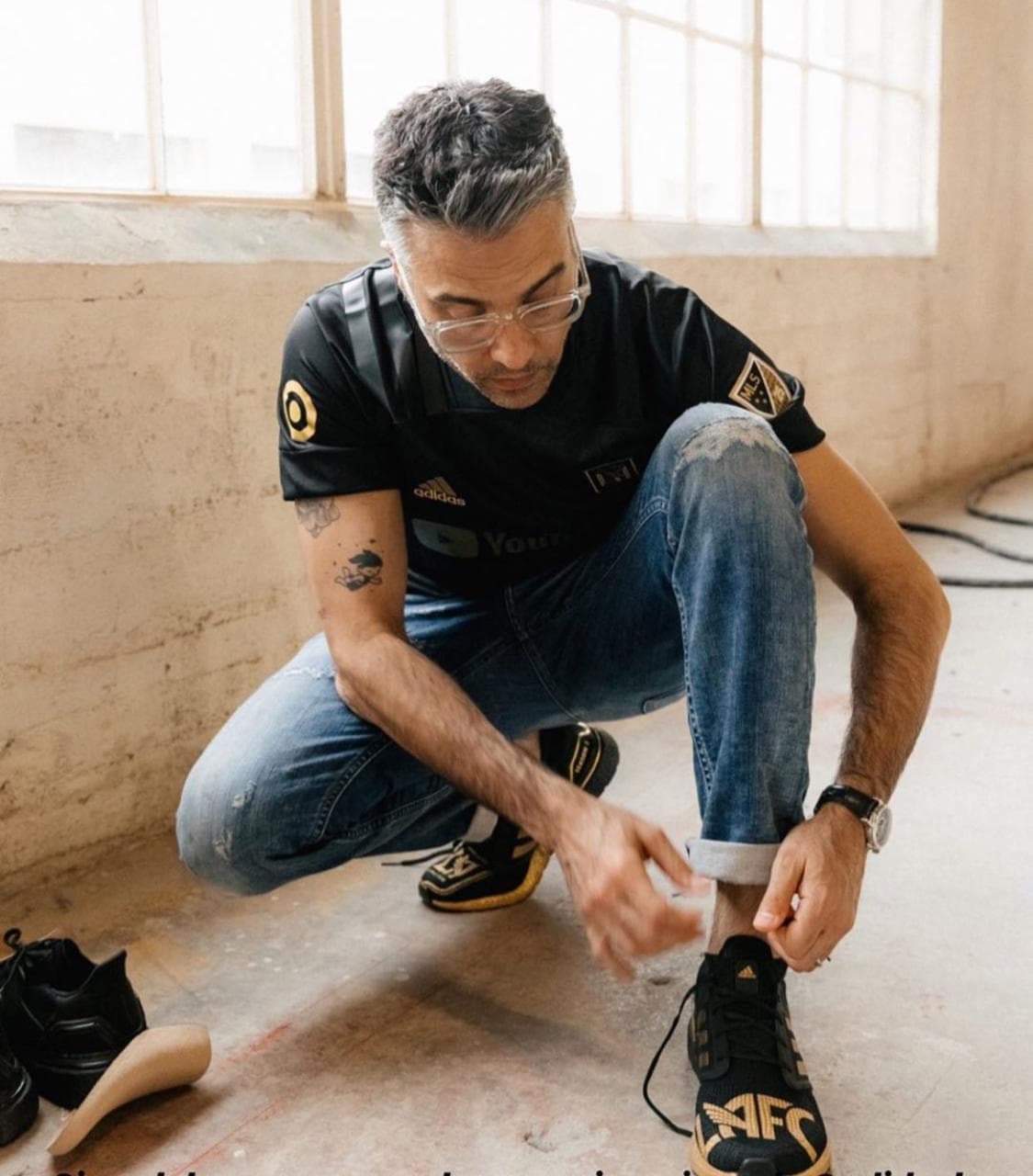 El actor y aficionado mexicano del conjunto angelino es la imagen del nuevo producto del equipo de Los Ángeles.