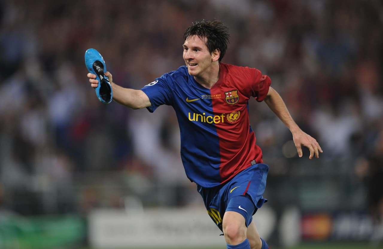 En 2009, Messi se coronó campeón de la Champions League con una actuación memorable, con una final en la que marcó incluso un gol de cabezazo. Ese año fue brillante con Barcelona.