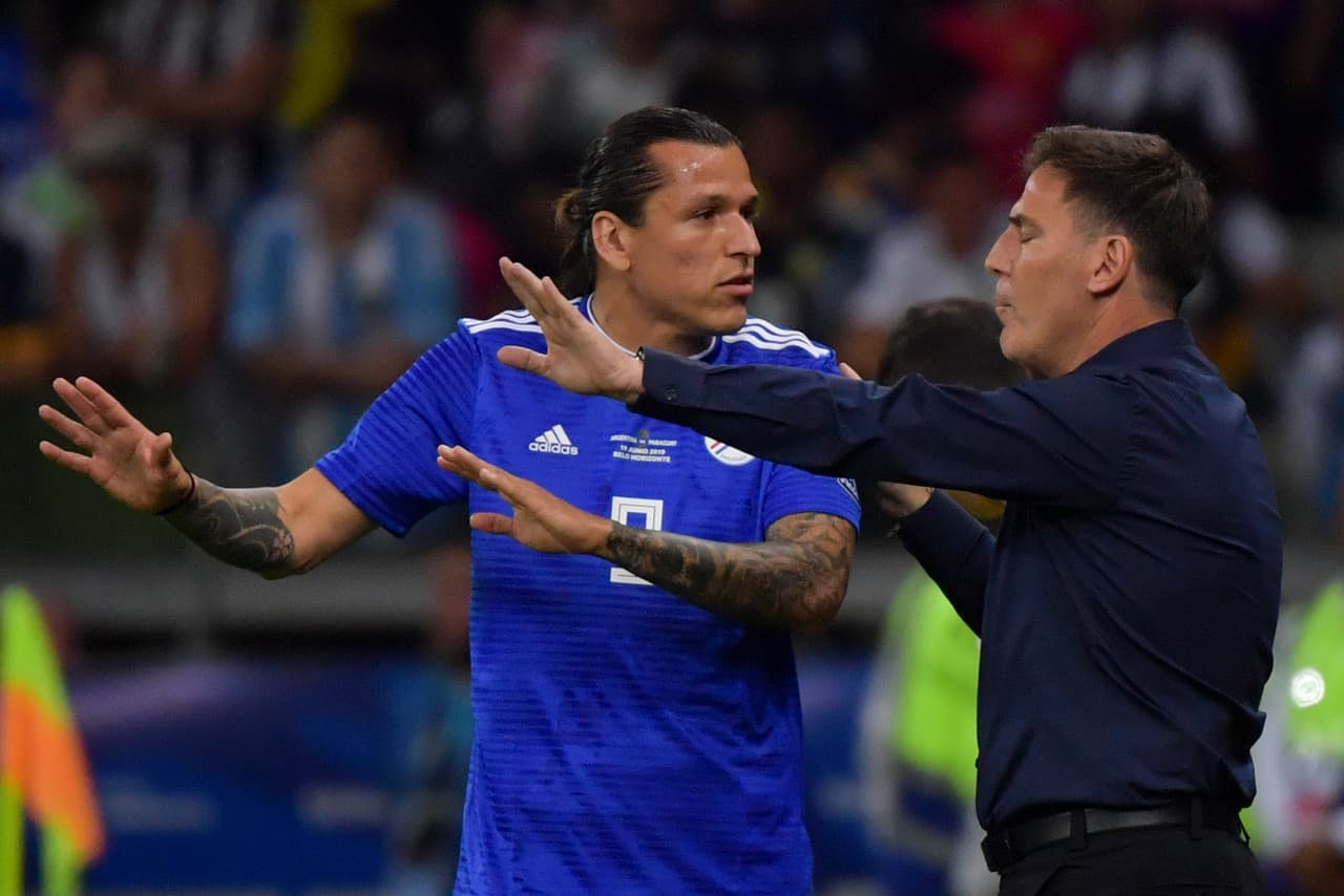 Santander entró en el lugar de Óscar Cardozo.