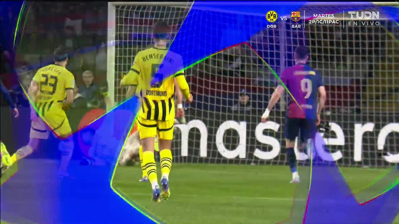 ¡TIRO ATAJADO! disparo por Robert Lewandowski.