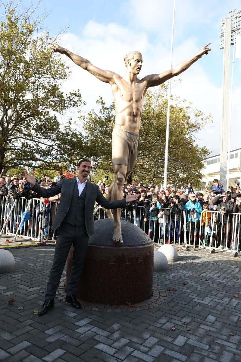 "Hay jugadores que ganan trofeos. Hay jugadores a los que les hacen estatuas. Y luego hay jugadores que ganan trofeos y a los que les hacen estatuas", señaló el delantero que acaba de cumplir 38 años y que finalizó la temporada regular 2019 marcando 30 goles para LA Galaxy.