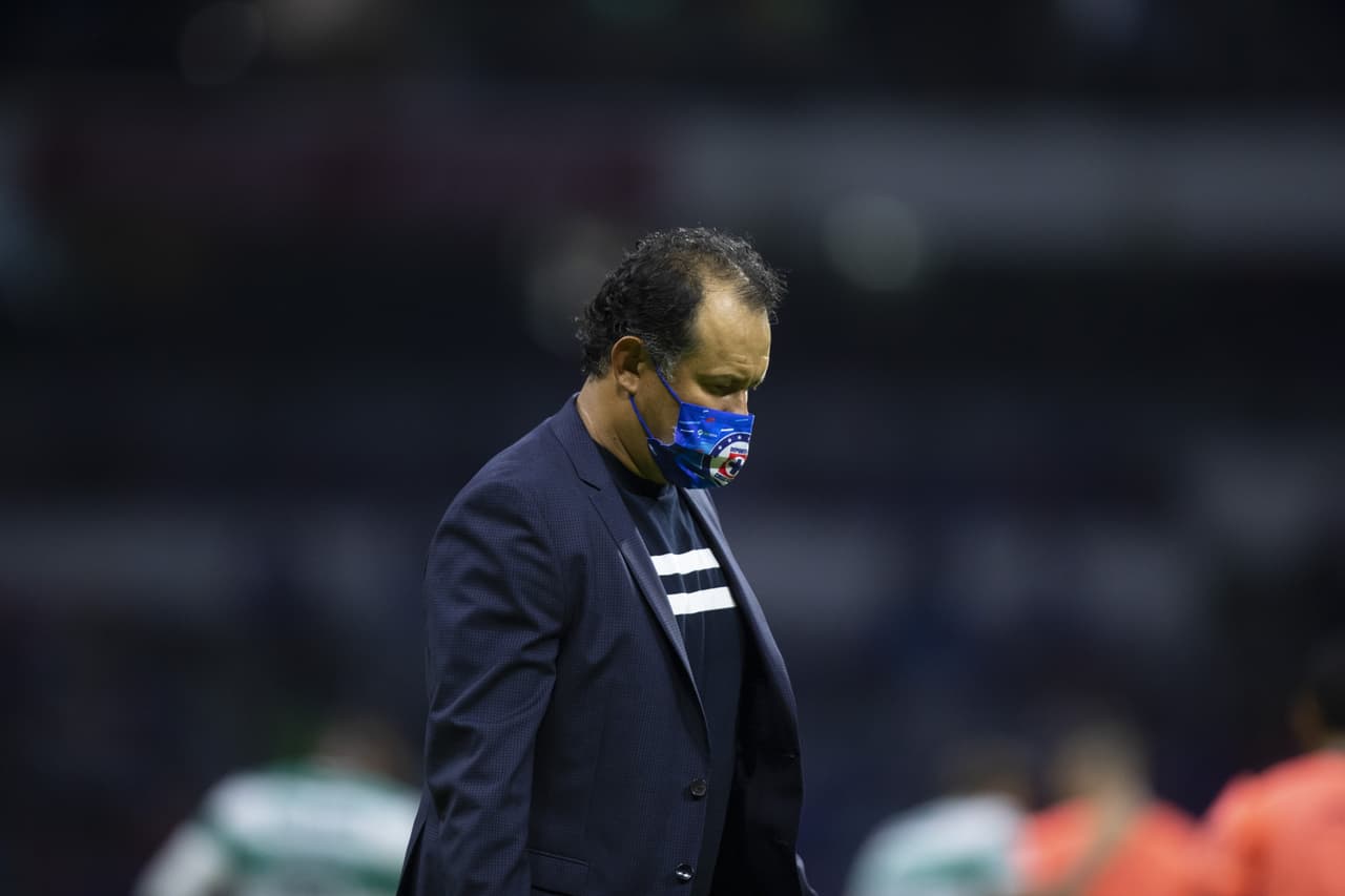 Juan Reynoso lamenta falta de refuerzos para Cruz Azul