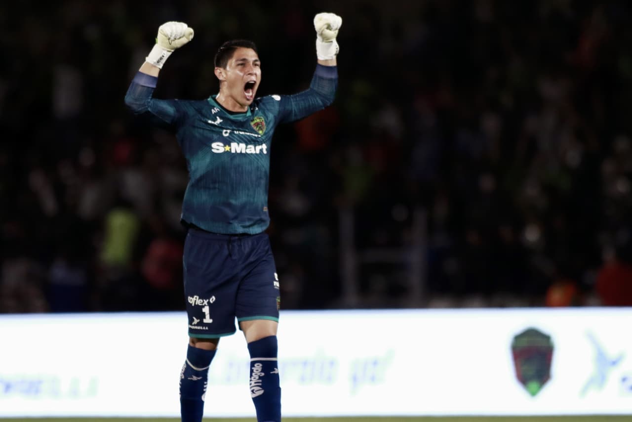 Hugo González festejó los goles de su equipo con todo.