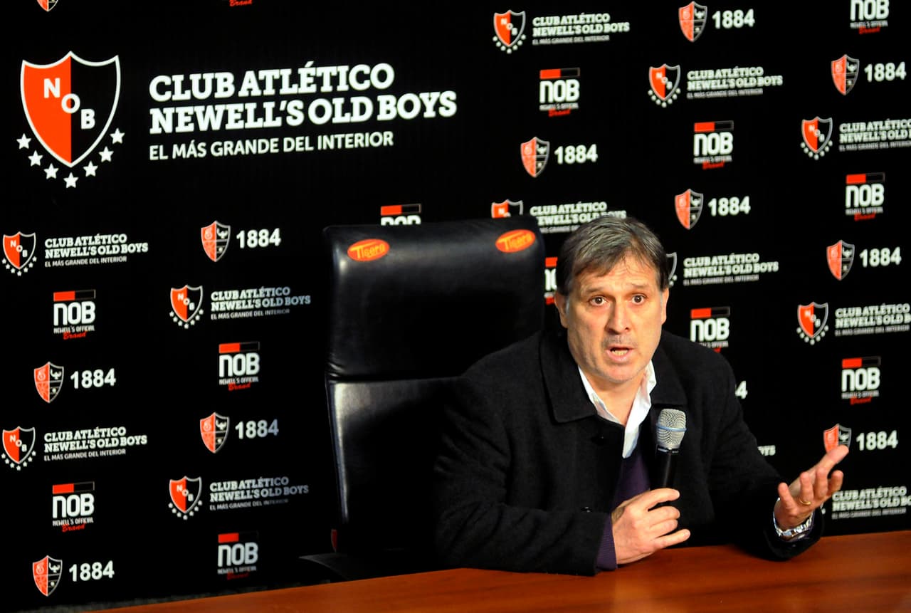 Martino reconoce que su mayor pasión es Newell's Old Boys. El equipo de la mitad rojinegra de la ciudad de Rosario en el que jugó y con el que -como técnico- ganó el Torneo Final de Argentina en 2013. | Fotografía: Reuters