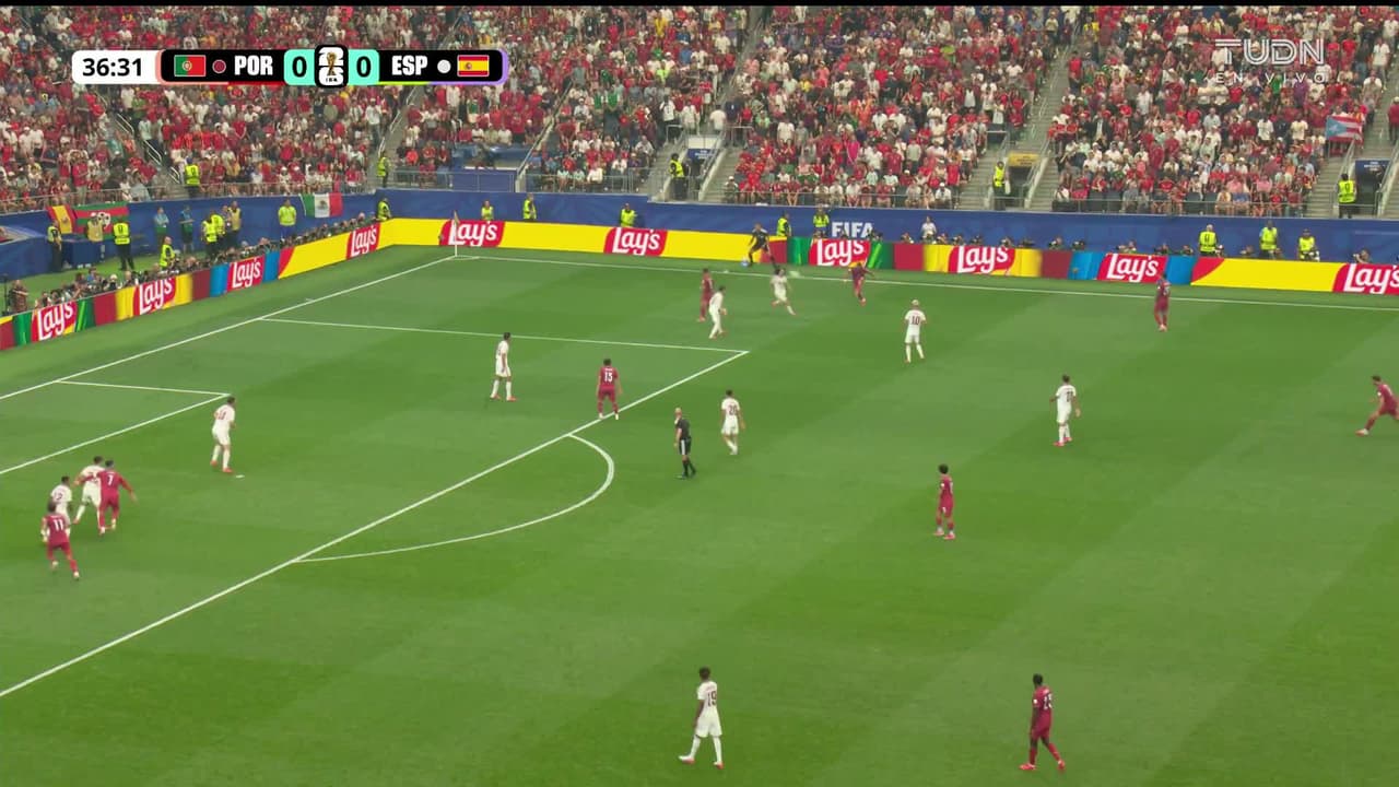 ¡TIRO ATAJADO! disparo por Cristiano Ronaldo.