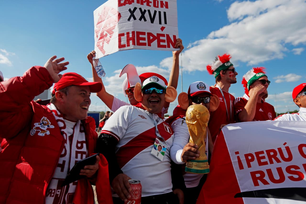 Perú y Dinamarca enmarcan con la pasión inca y el amor vikingo la colorida presencia y la fiesta de sus fanáticos en medio del partido del grupo C en el Mundial de Rusia 2018.