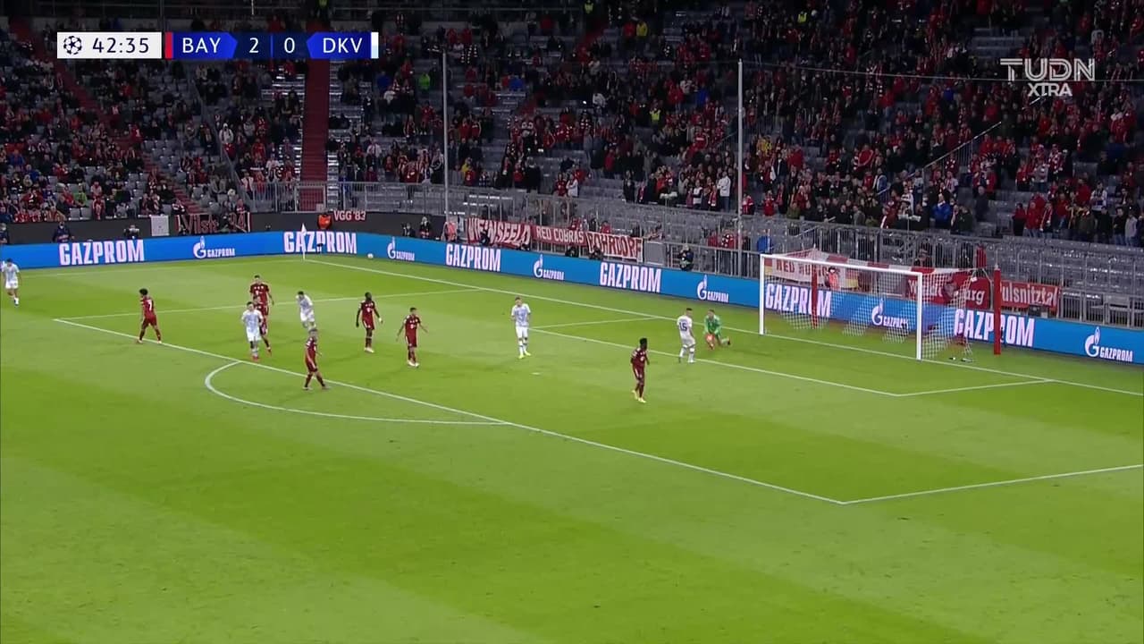 ¡TIRO ATAJADO! disparo por Mykola Shaparenko.