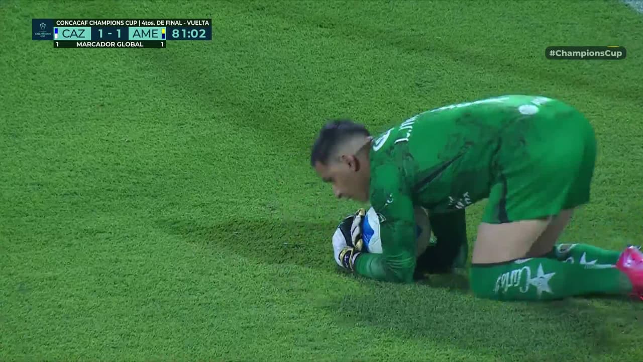 ¡TIRO ATAJADO! disparo por Gabriel Fernández.